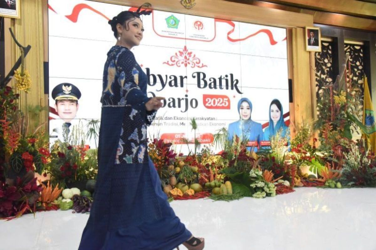 ASN Sidoarjo Kini Wajib Kenakan Batik dan Udeng Khas Daerah ASN Sidoarjo Kini Wajib Kenakan Batik dan Udeng Khas Daerah