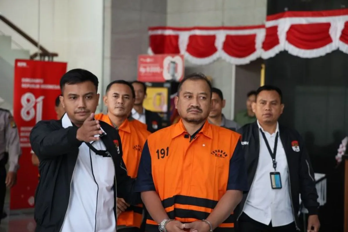 Bupati Pemalang Anom Widiyantoro Resmi Menjadi Tahanan KPK Bupati Pemalang Anom Widiyantoro Resmi Menjadi Tahanan KPK