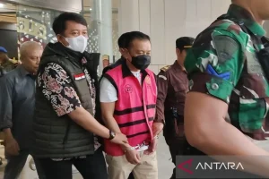 Don Ritto Ditahan Kejagung Usai Diserahkan dari Polri Don Ritto Ditahan Kejagung Usai Diserahkan dari Polri