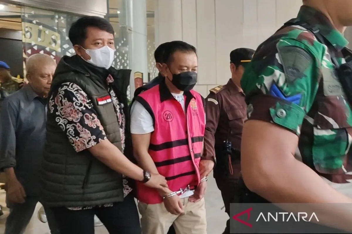 Don Ritto Ditahan Kejagung Usai Diserahkan dari Polri Don Ritto Ditahan Kejagung Usai Diserahkan dari Polri