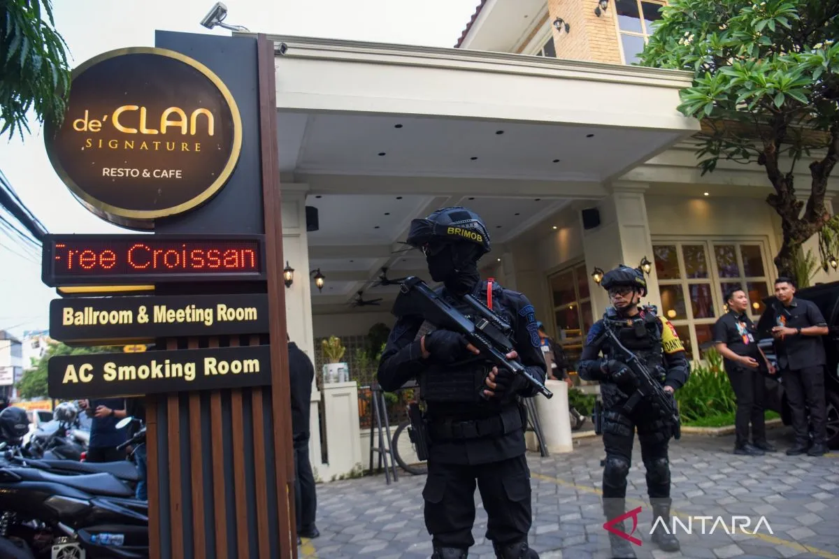 Geledah 12 Lokasi: Mabes Polri Sita Uang Rp60 miliar di Kafe de’Clan Geledah 12 Lokasi: Mabes Polri Sita Uang Rp60 miliar di Kafe de’Clan