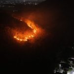 Berjibaku 8 Jam Petugas Damkar Padamkan Kebakaran Gunung Gombak Ponorogo