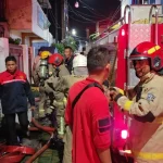 Gara-Gara Puntung Rokok, Rumah di Jagir Surabaya Ludes Terbakar!