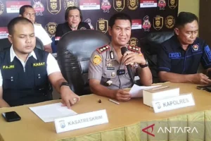 Polisi Tangkap 4 Lagi Tersangka Pemerkosa Remaja di Sampang Polisi Tangkap 4 Lagi Tersangka Pemerkosa Remaja di Sampang