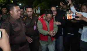 Korupsi KBS Rp10,2 Miliar, Kejati Jatim Tahan Eks Direktur Utama Korupsi KBS Rp10,2 Miliar, Kejati Jatim Tahan Eks Direktur Utama