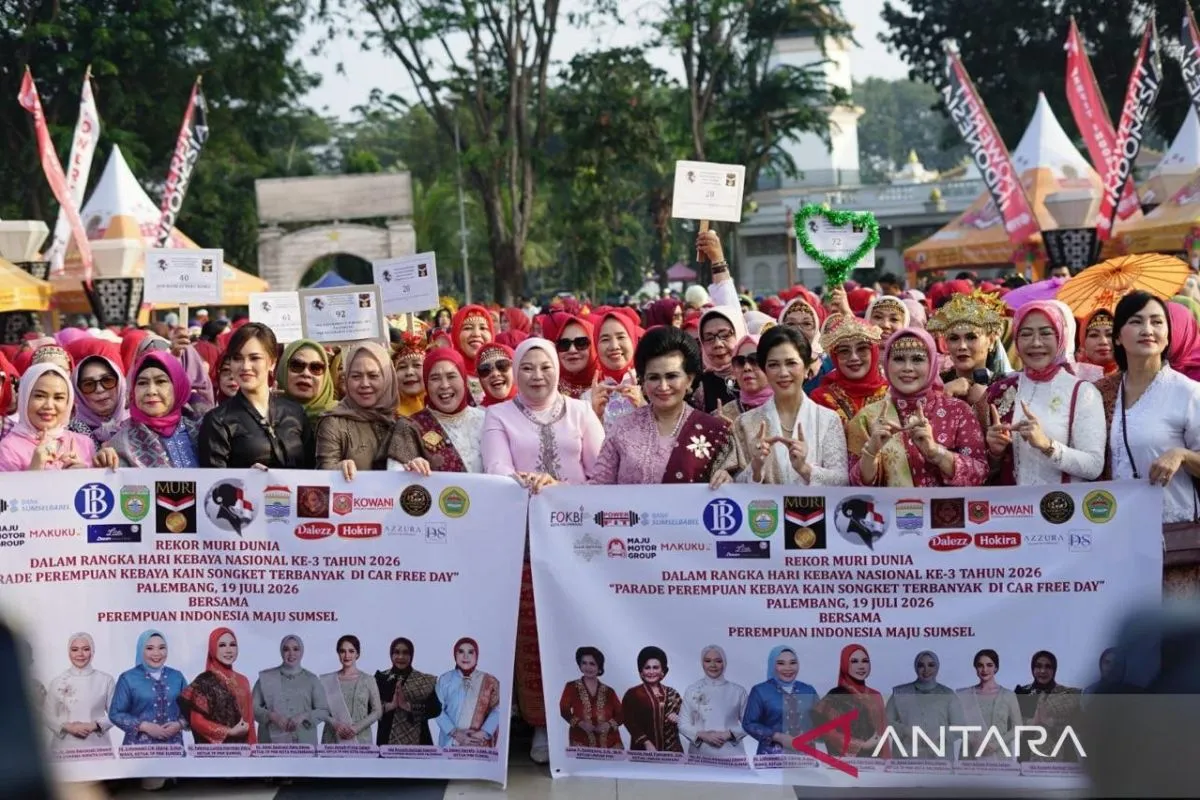 Anggun dan Memukau, Parade Kebaya Sukses Pecahkan Rekor MURI Anggun dan Memukau, Parade Kebaya Sukses Pecahkan Rekor MURI