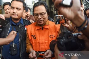 KPK Tahan Eks Sekjen MPR Ma’ruf Cahyono Terkait Gratifikasi Rp37,8 Miliar KPK Tahan Eks Sekjen MPR Ma’ruf Cahyono Terkait Gratifikasi Rp37,8 Miliar