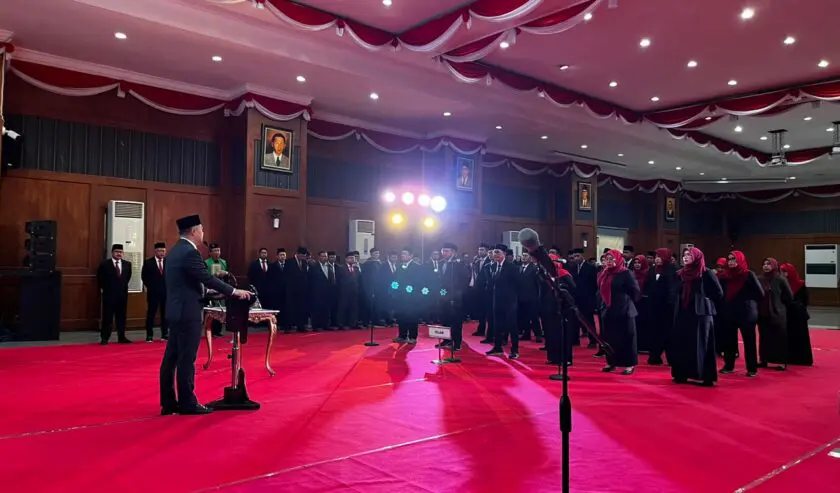 Tak Direstui Suami 4 Lurah Surabaya Dimutasi jadi Kasi Tak Direstui Suami 4 Lurah Surabaya Dimutasi jadi Kasi