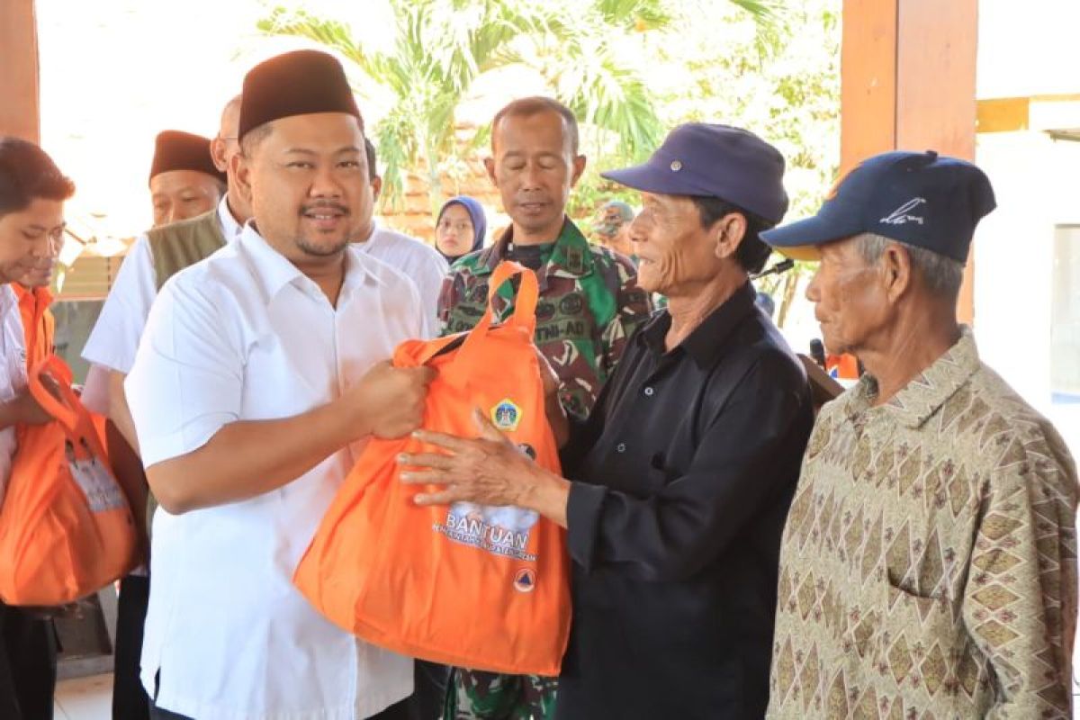 Pemkab Gresik Salurkan Bansos untuk 1.177 Petani Puso Pemkab Gresik Salurkan Bansos untuk 1.177 Petani Puso