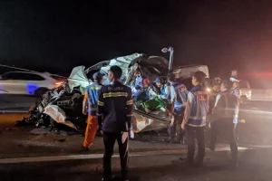 Tabrakan Mini Bus Lawan Truk di Tol Pandaan-Malang 3 Orang Meninggal