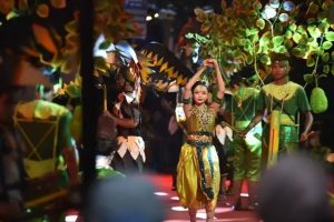 Unik! Pemkab Pacitan Buka Festival Rontek Lewat Panggung Berjalan Unik! Pemkab Pacitan Buka Festival Rontek Lewat Panggung Berjalan