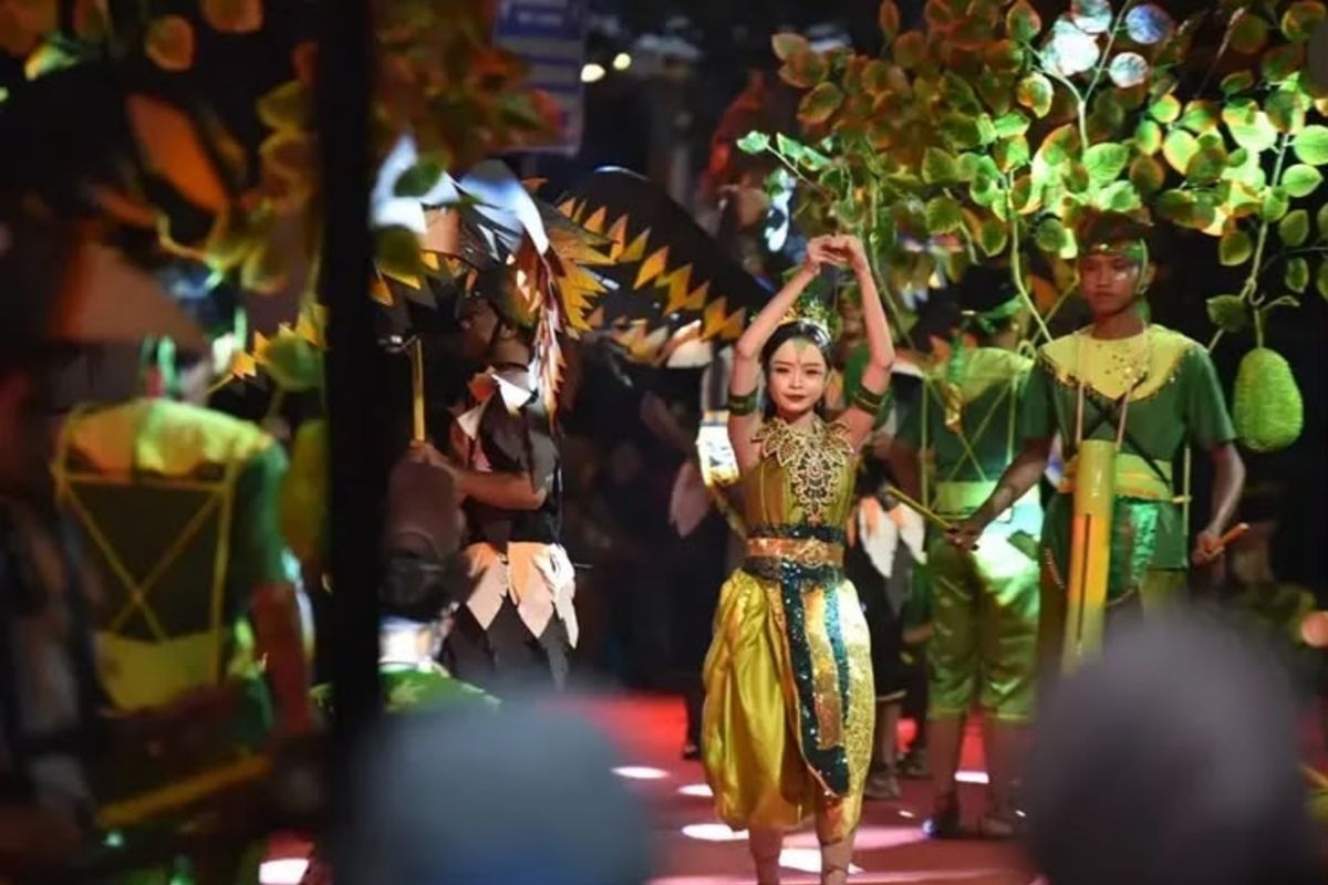 Unik! Pemkab Pacitan Buka Festival Rontek Lewat Panggung Berjalan Unik! Pemkab Pacitan Buka Festival Rontek Lewat Panggung Berjalan