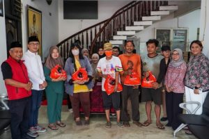 PDIP Kabupaten Kediri Salurkan 1.900 Paket Sembako Sasar ODGJ dan Lansia