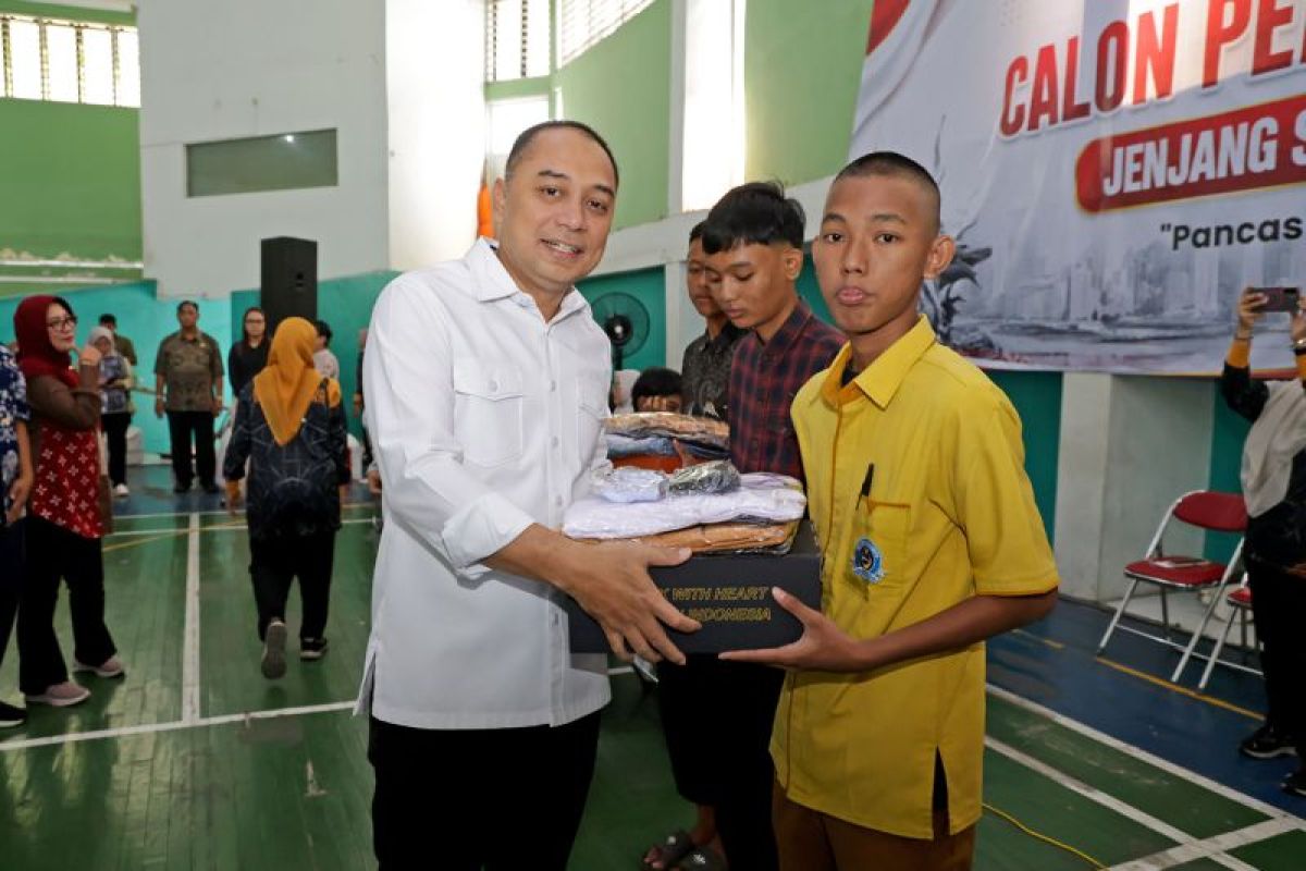 7.380 Siswa SMA Sederajat Terima Bantuan Pemkot Surabaya