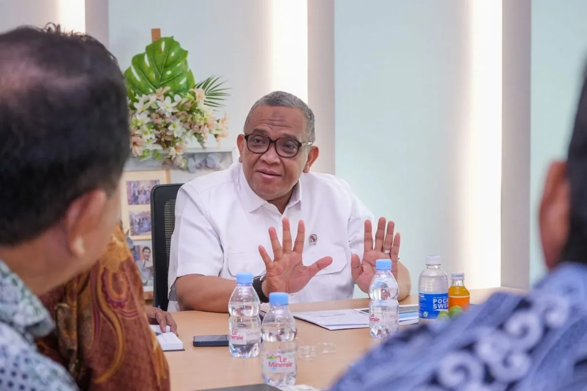 Wamenaker: Industri Harus Buka Peluang Kerja Bagi Warga Lokal Wamenaker: Industri Harus Buka Peluang Kerja Bagi Warga Lokal