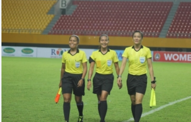 Tiga Wasit Perempuan Siap Pimpin Laga Soekarno Cup U-17 2026 Tiga Wasit Perempuan Siap Pimpin Laga Soekarno Cup U-17 2026