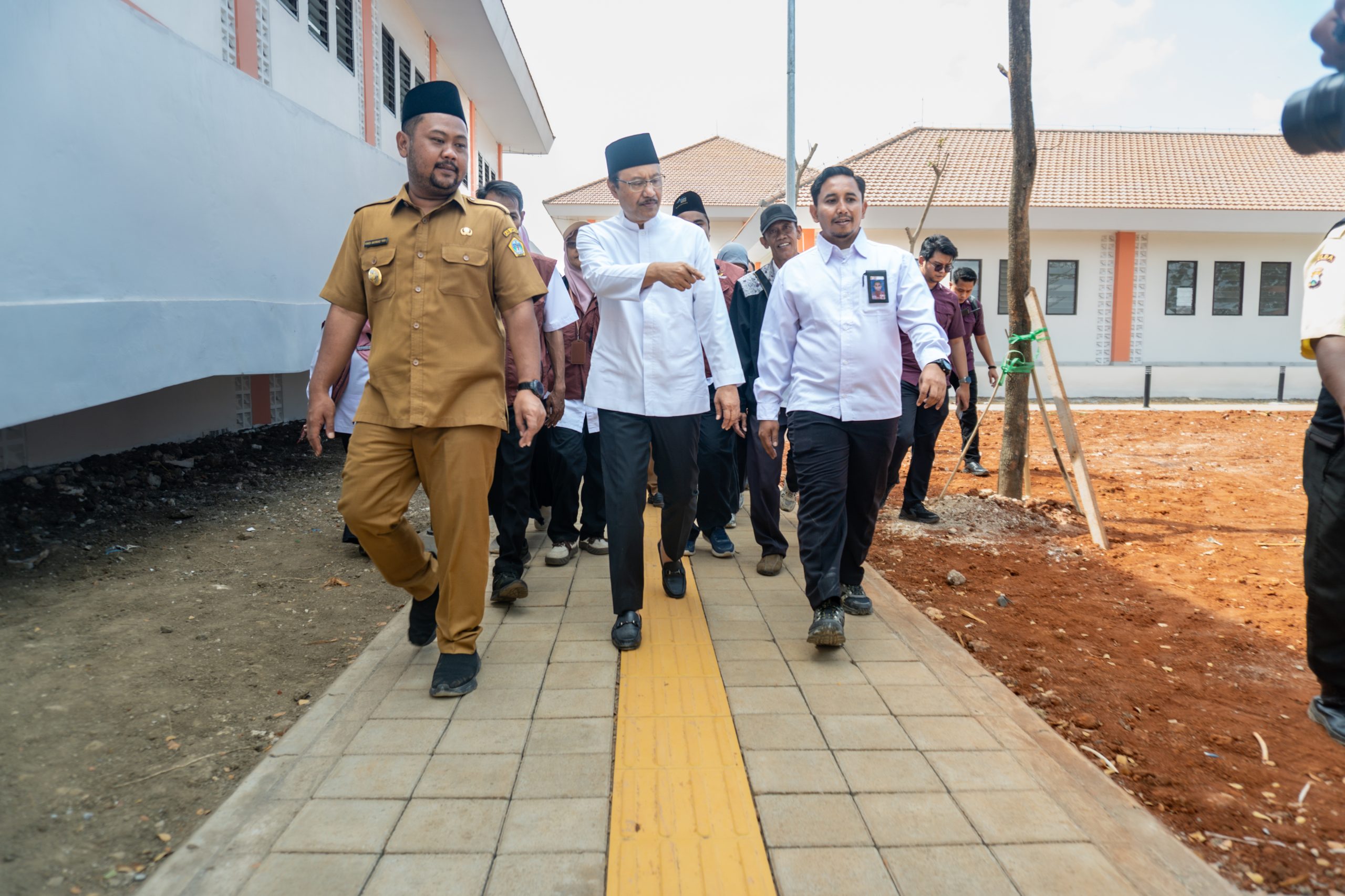 Mensos Pastikan Tak Ada Siswa Titipan di Sekolah Rakyat Gresik Mensos Pastikan Tak Ada Siswa Titipan di Sekolah Rakyat Gresik