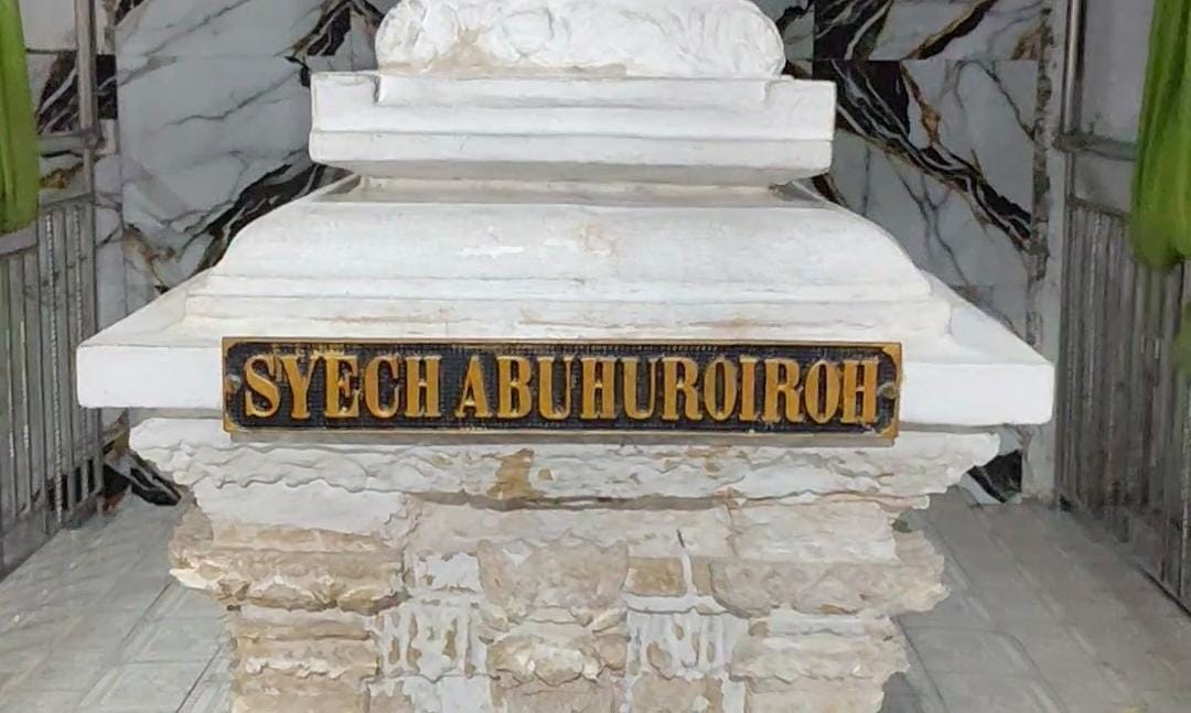 Telusuri Sejarah Raja Surabaya, Mapsinu Rutin Ziarah Makam Pangeran Kanigoro Telusuri Sejarah Raja Surabaya, Mapsinu Rutin Ziarah Makam Pangeran Kanigoro