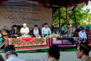Bupati Gresik Ajak Warga Rawat Tradisi Rebo Wekasan di Telaga Sumber Bupati Gresik Ajak Warga Rawat Tradisi Rebo Wekasan di Telaga Sumber