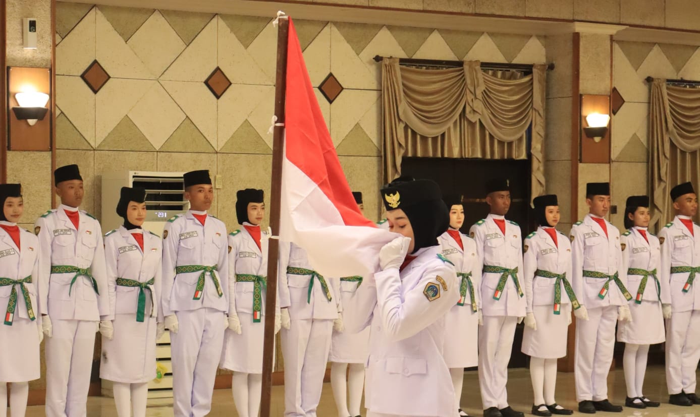 Bupati Gresik Sampaikan Pesan Kebangsaan kepada Anggota Paskibraka Bupati Gresik Sampaikan Pesan Kebangsaan kepada Anggota Paskibraka