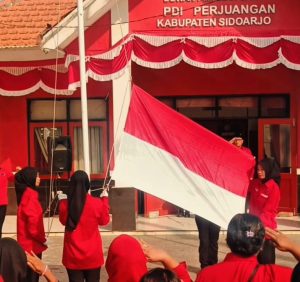 DPC PDIP Sidoarjo Percayakan Gen Z dan Milenial Pimpin Upacara HUT ke-81 RI DPC PDIP Sidoarjo Percayakan Gen Z dan Milenial Pimpin Upacara HUT ke-81 RI