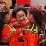 Pesan Hangat Megawati untuk Seniman Belia Surabaya: “Jangan Menyerah dan Teruslah Maju”