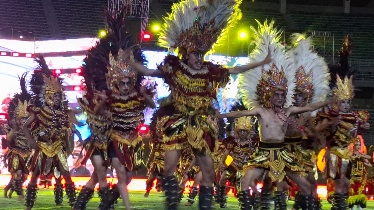 Tari Kolosal Wonderful of East Java Meriahkan Final Soekarno Cup 2026 Tari Kolosal Wonderful of East Java Meriahkan Final Soekarno Cup 2026