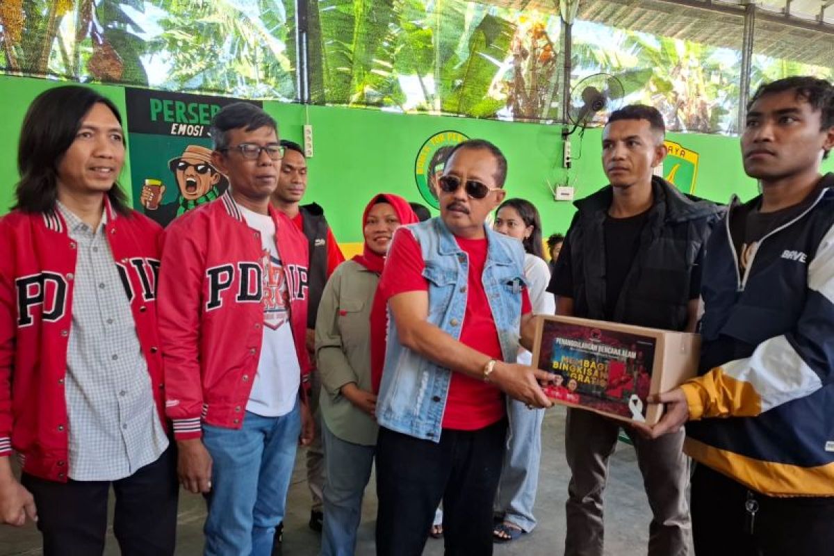 PDI Perjuangan Surabaya Salurkan Bantuan untuk Mahasiswa NTT Korban Gempa PDI Perjuangan Surabaya Salurkan Bantuan untuk Mahasiswa NTT Korban Gempa
