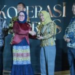 Wali Kota Mojokerto Terima Penghargaan dari Menkop RI