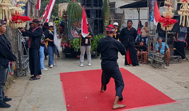 Kawal Budaya, Anggota Polsek Pacet Amankan Acara Bantengan Claket