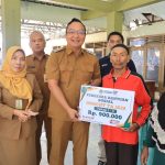 Wabup Gresik Buka Keluhan Warga Penerima Bantuan DBHCHT