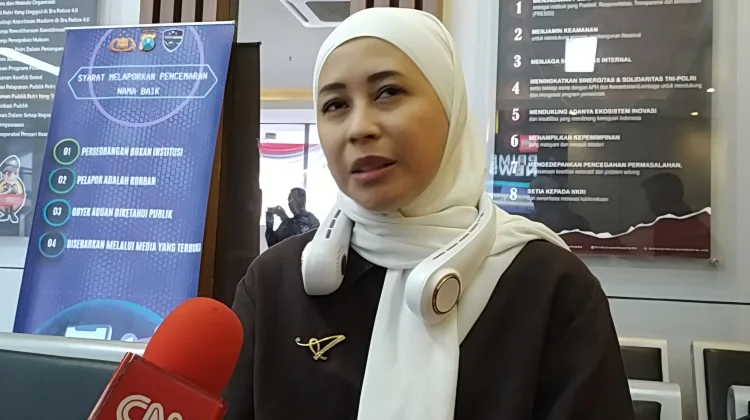 Ratu Felisha Diperiksa Polda Jatim Terkait Arisan Online Bodong Ratu Felisha Diperiksa Polda Jatim Terkait Arisan Online Bodong