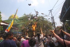 Unik! Tradisi Keresan Mojokerto Jadi Rebutan Berkah Maulid