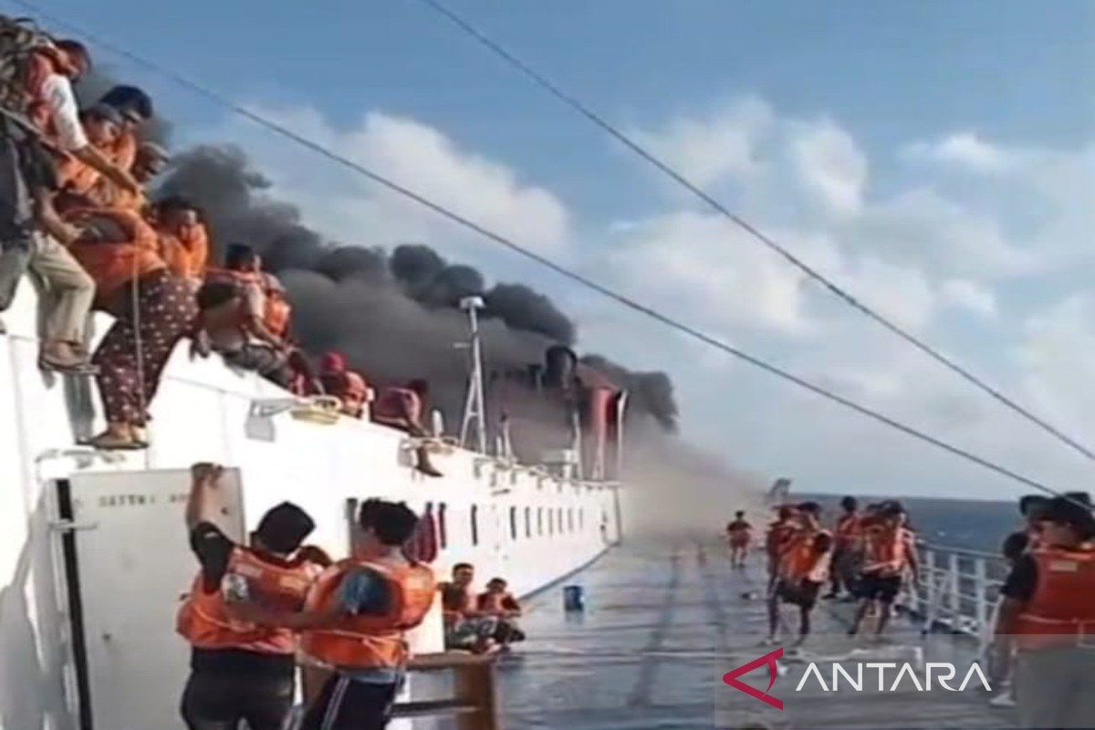 KMP Mutiara Santosa 2 Terbakar: 5 Meninggal, 227 Selamat KMP Mutiara Santosa 2 Terbakar: 5 Meninggal, 227 Selamat