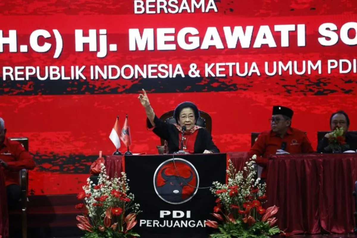 Megawati Beri Ultimatum Keras: Kader “Dua Kaki” Silakan Kembalikan KTA