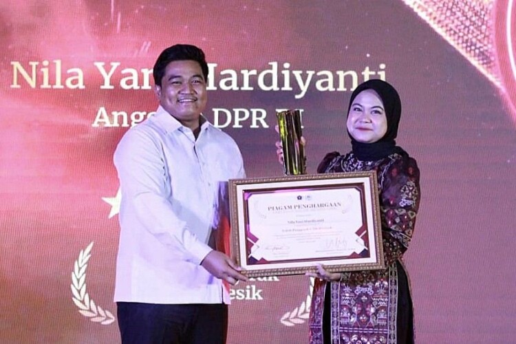 PWI dan DPRD Gresik Nobatkan Nila Yani Jadi Tokoh Inspiratif UMKM