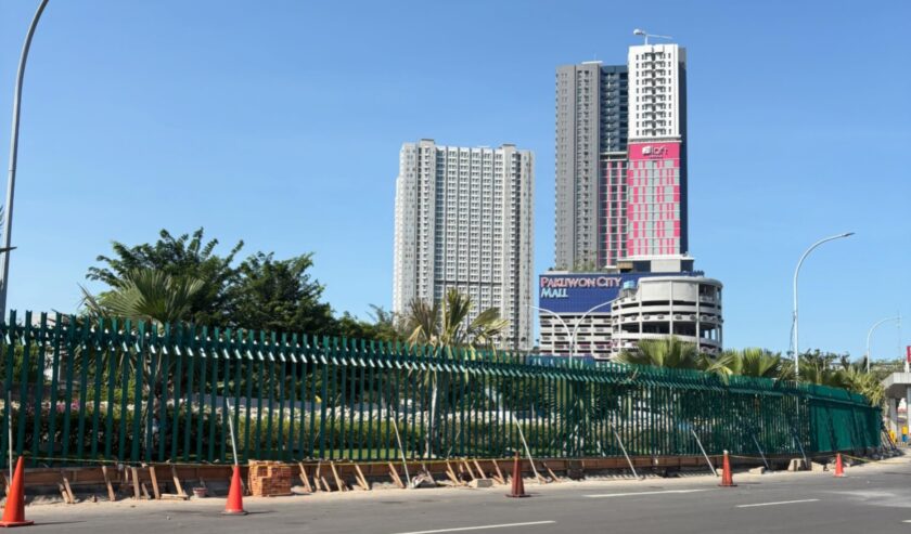 DPRD Surabaya Panggil Pemilik Mal untuk Klarifikasi Pagar Tinggi DPRD Surabaya Panggil Pemilik Mal untuk Klarifikasi Pagar Tinggi