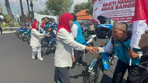Pemprov Jatim Salurkan Bingkisan untuk Keluarga Pejuang Pemprov Jatim Salurkan Bingkisan untuk Keluarga Pejuang