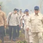 Tinjau Karhutla Kalbar, Prabowo Minta Tambah 1.500 Personel TNI Padamkan Api