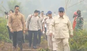 Tinjau Karhutla Kalbar, Prabowo Minta Tambah 1.500 Personel TNI Padamkan Api Tinjau Karhutla Kalbar, Prabowo Minta Tambah 1.500 Personel TNI Padamkan Api