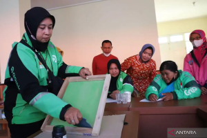 Pemkot Surabaya Usahakan Dongkrak Ekonomi Pengemudi Ojol Wanita