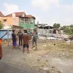 Sampah Menggunung, Warga Inisiatif Tutup TPS Suko Sidoarjo