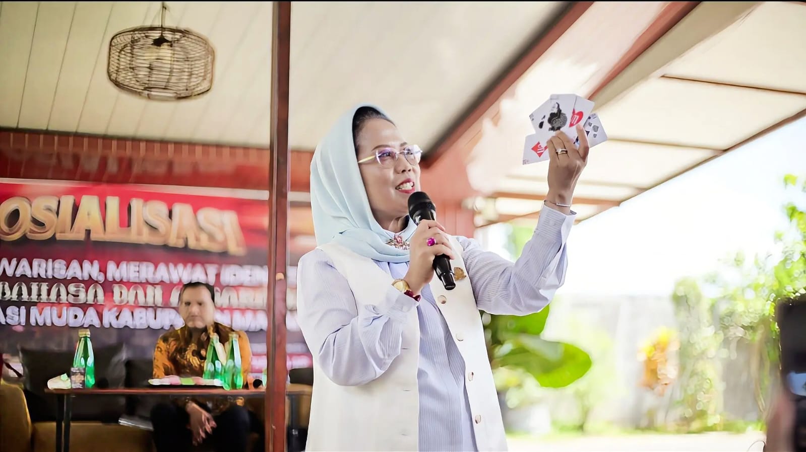 Sri Untari Dorong Literasi Aksara Jawa untuk Guru di Malang Sri Untari Dorong Literasi Aksara Jawa untuk Guru di Malang