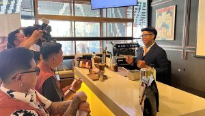 Belasan Barista Adu Kreativitas di Artotel Grand Prima Surabaya