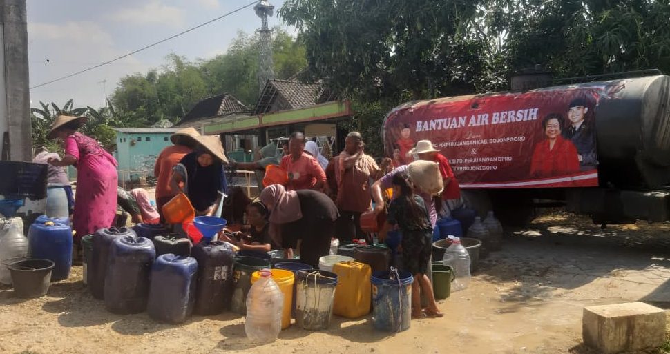 Kekeringan Bojonegoro: Natasha Devianti Kawal Suplai Air 72 Desa Kekeringan Bojonegoro: Natasha Devianti Kawal Suplai Air 72 Desa