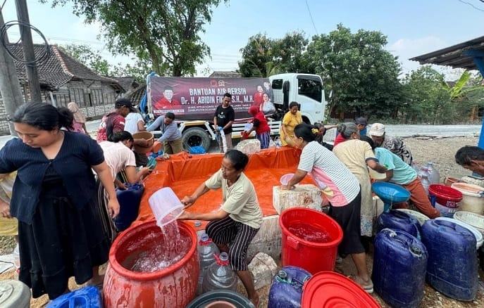 PDI Perjuangan Pasok 410 Ribu Liter Air di 82 Titik Bojonegoro PDI Perjuangan Pasok 410 Ribu Liter Air di 82 Titik Bojonegoro