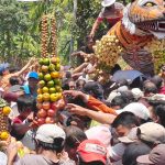 Ribuan Buah dan “Hewan” Raksasa Meriahkan Sedekah Bumi Sambikerep
