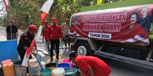 PDI Perjuangan Tuban  Pasok Air Bersih ke Desa-desa Kekeringan