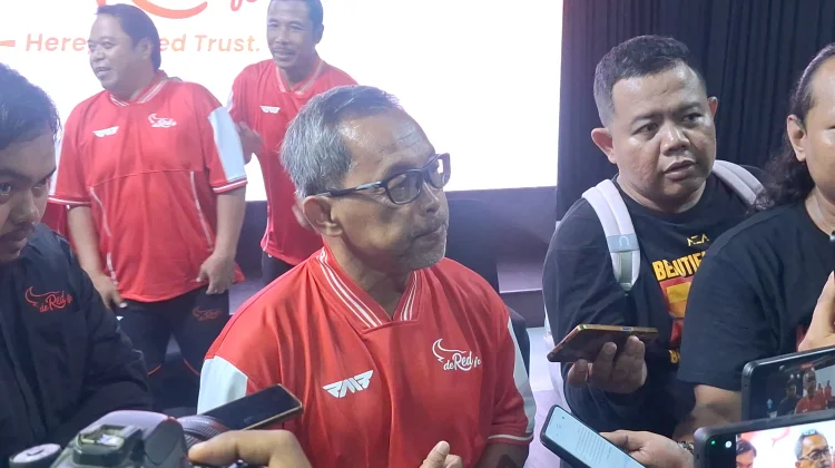 Aji Santoso Siapkan De Red FC Jadi Wadah Pemain Muda Surabaya Aji Santoso Siapkan De Red FC Jadi Wadah Pemain Muda Surabaya