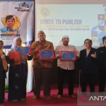 IKA Unair Bangkalan Gembleng Ratusan Orang Jadi Penulis